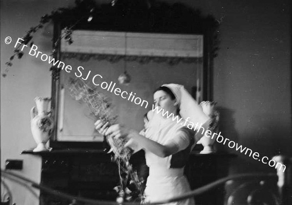 NURSE HUNT DECORATING MY ROOM FOR XMAS 1939